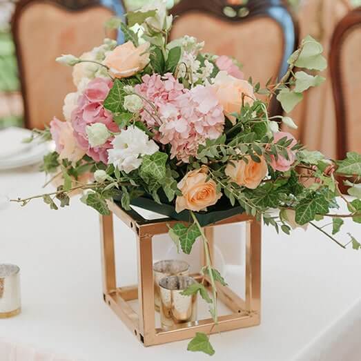 Best Center Pieces With Natural Flowers For Weddings And Events